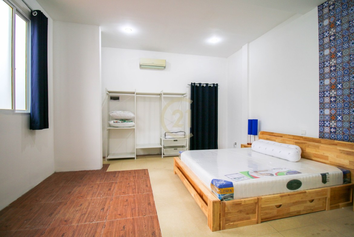 Spacious One Bed for rent In Toul Tom Poung