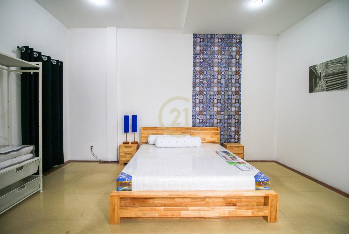 Spacious One Bed for rent In Toul Tom Poung