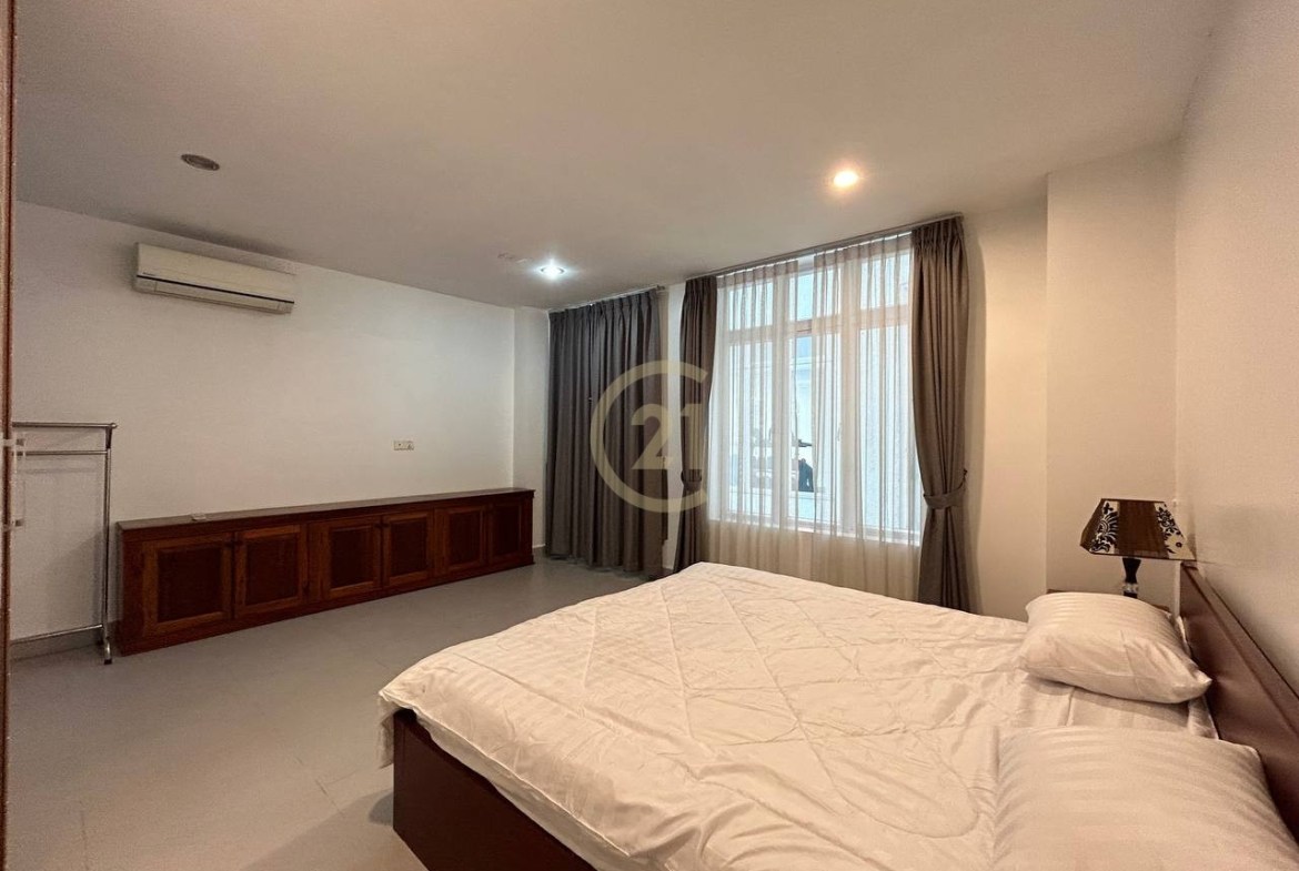 Brand New Three-Bed for rent At Toul tomPoung