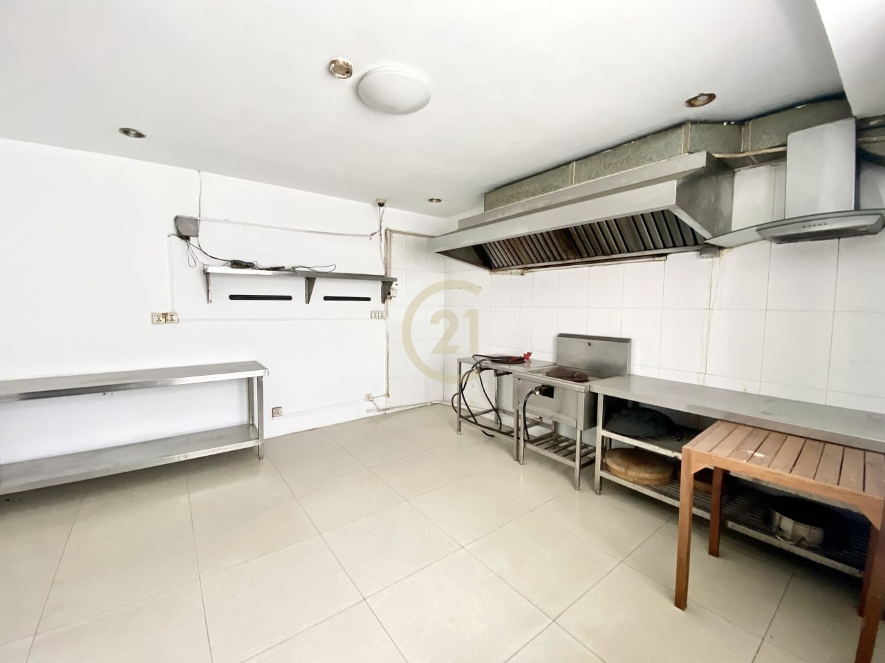 NICE SHOPHOUSE FOR RENT