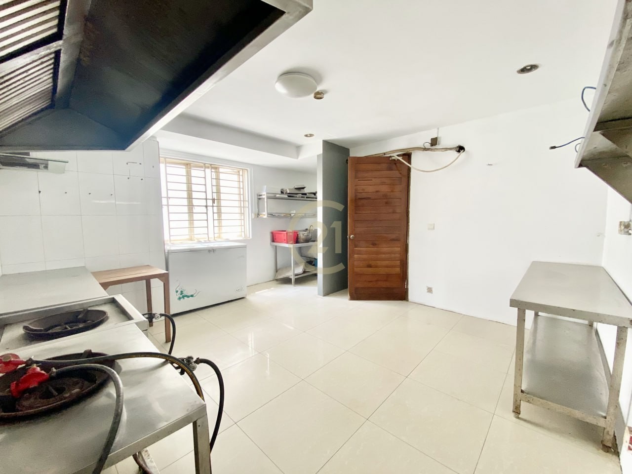 NICE SHOPHOUSE FOR RENT