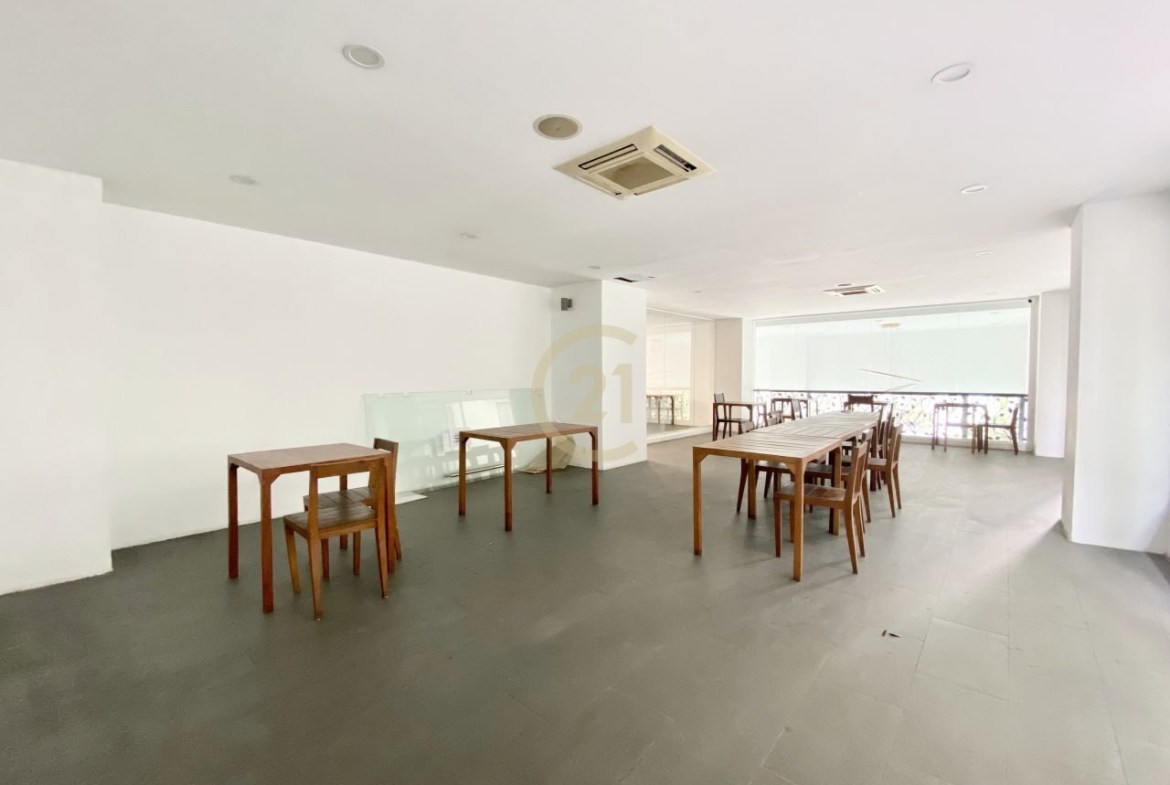 NICE SHOPHOUSE FOR RENT