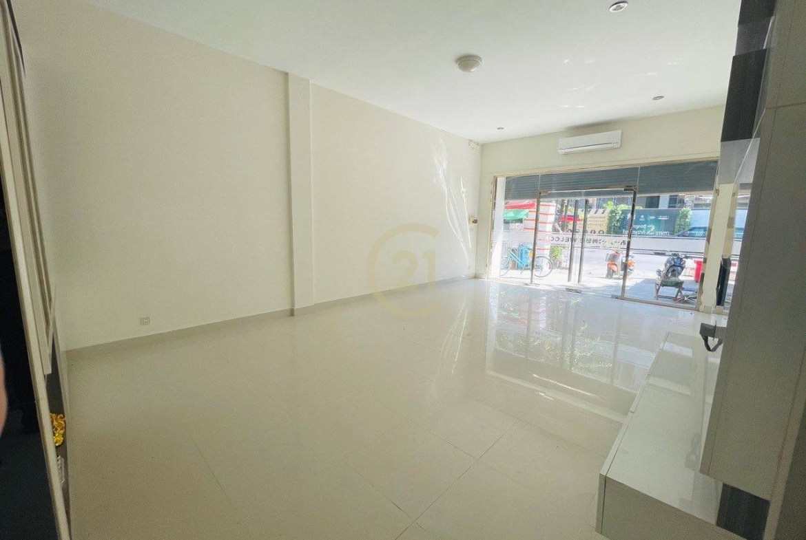 Shophouse For Sale At Peng Huoth