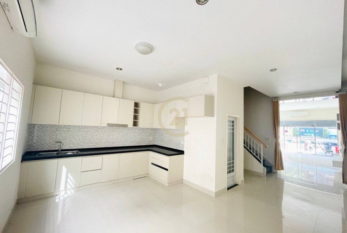 Shophouse For Sale At Peng Huoth