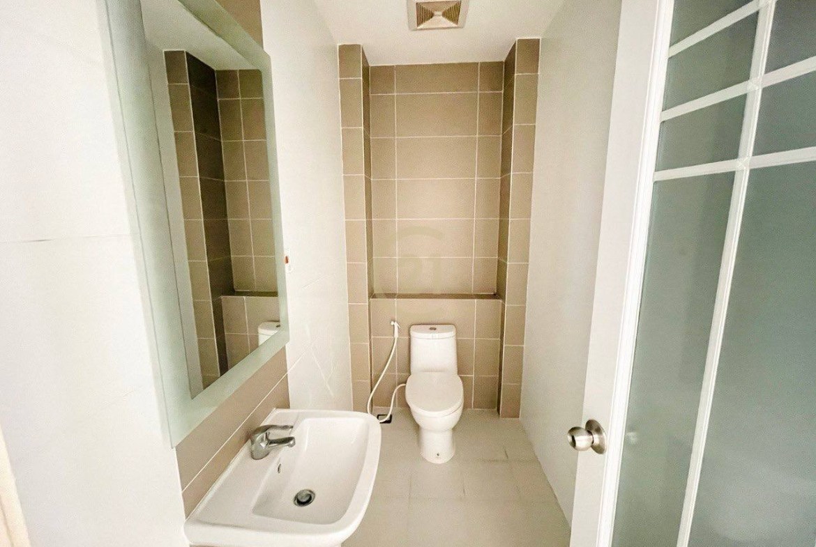 Shophouse For Sale At Peng Huoth