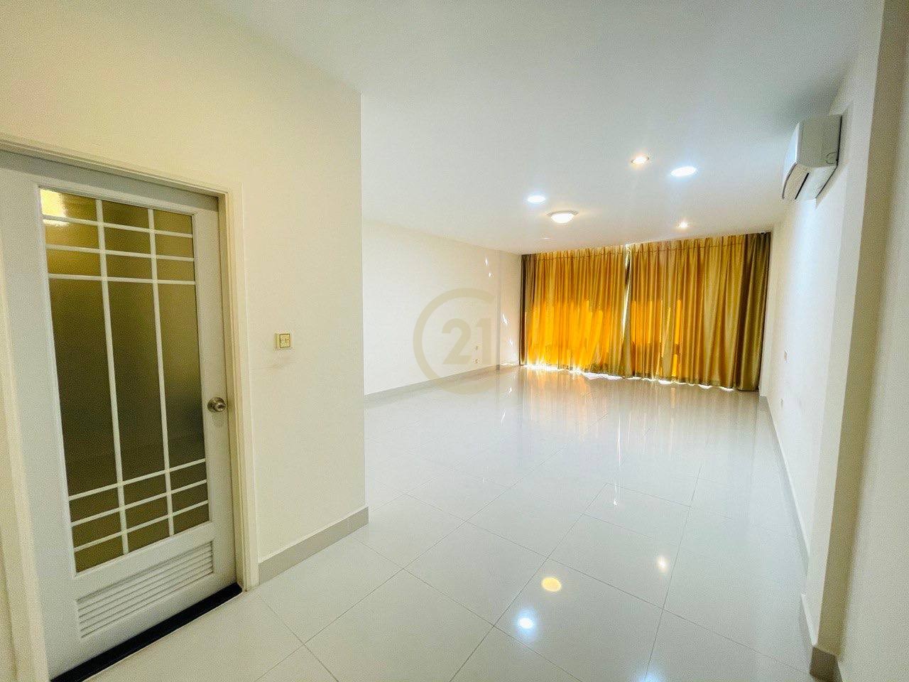 Shophouse For Sale At Peng Huoth