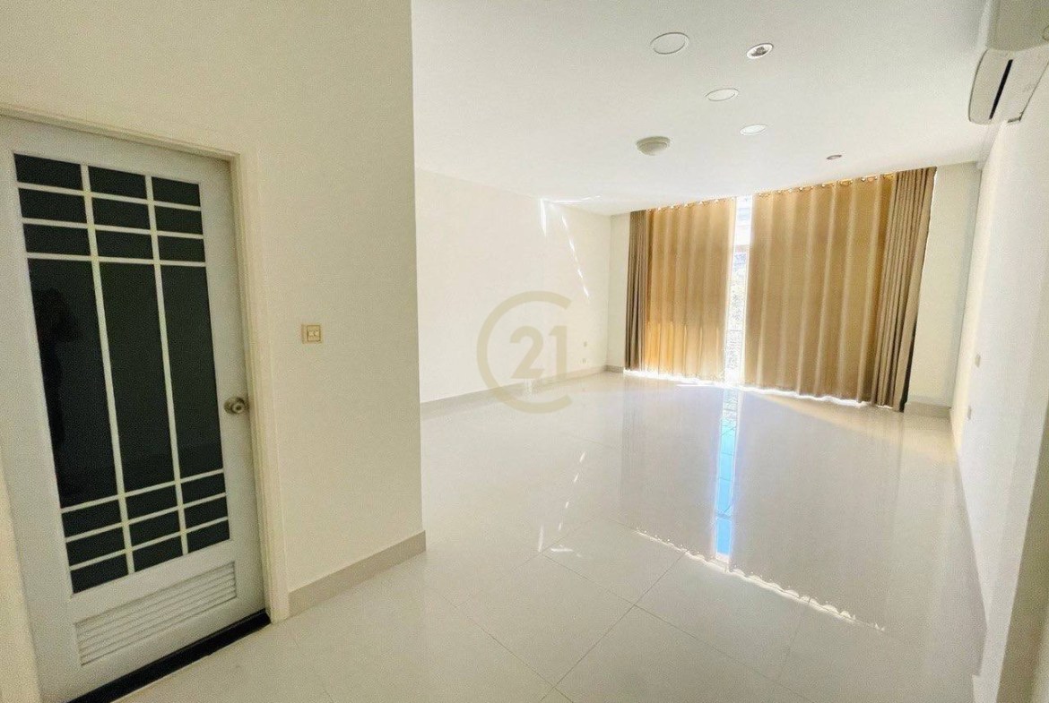 Shophouse For Sale At Peng Huoth