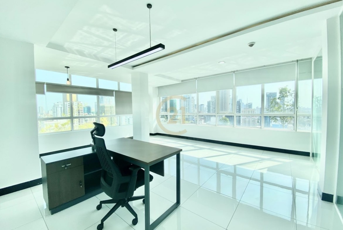 NICE OFFICE SPACE FOR RENT