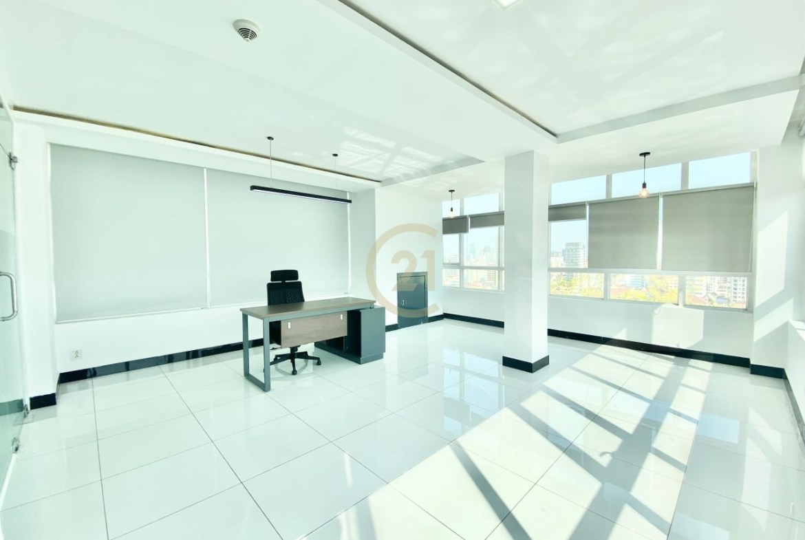 NICE OFFICE SPACE FOR RENT