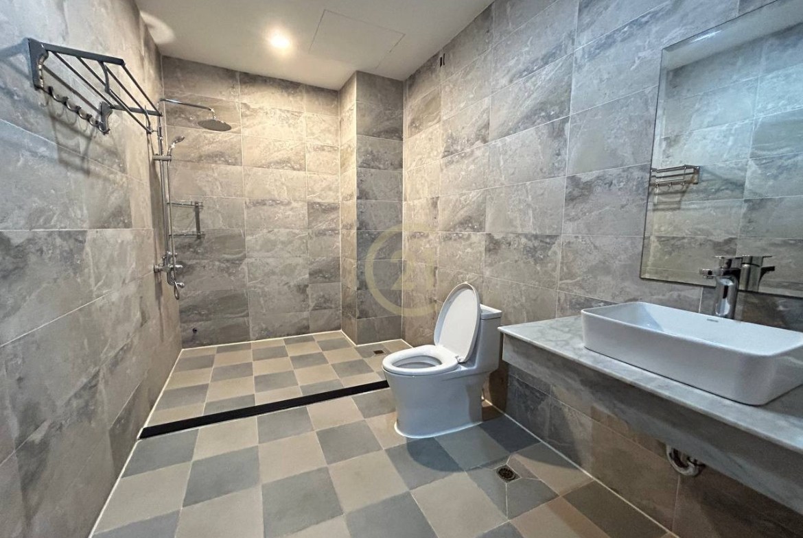 Brand New Three-Bed for rent At Toul tomPoung