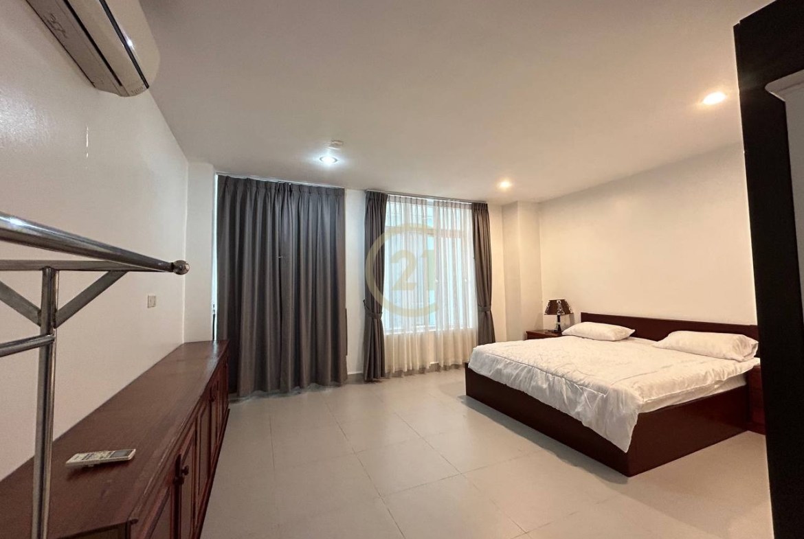 Brand New Three-Bed for rent At Toul tomPoung