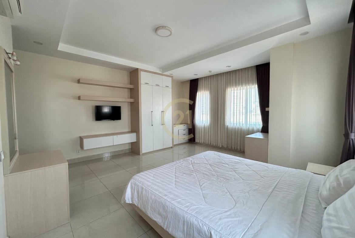 Luxury 2 BR Ap for rent at Toul Tom Poung
