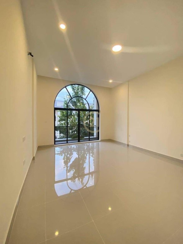 SHOP HOUSE FOR RENT AT PENGHOUT BOENGSNOR