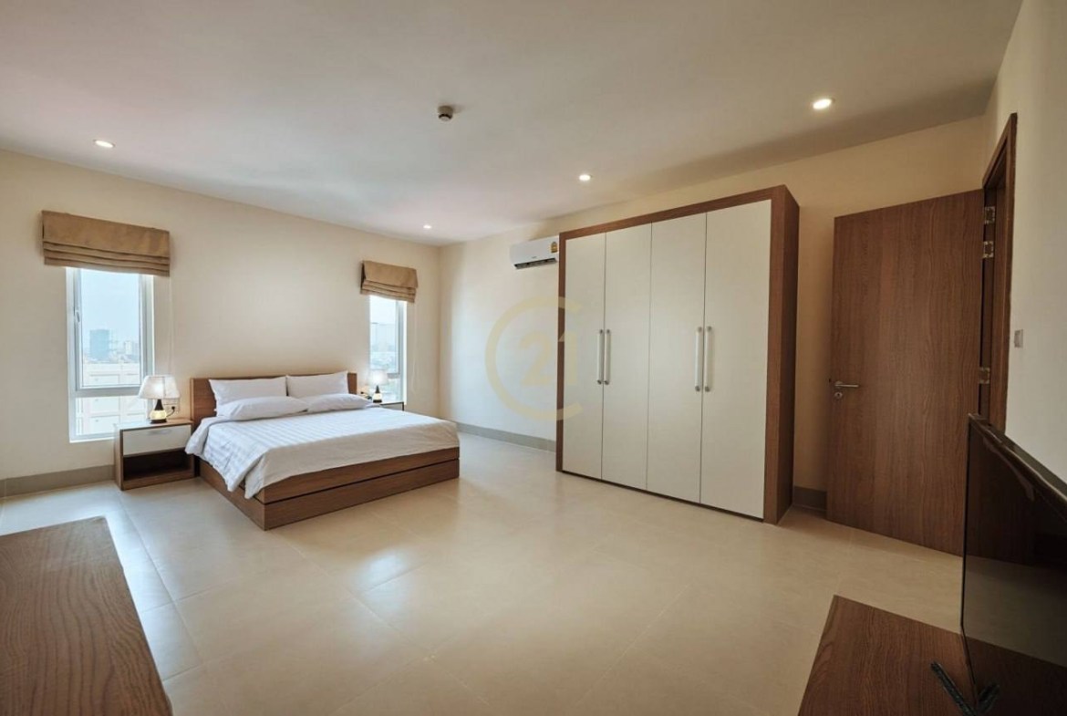Modern 2 Bed Apartment for rent at Doun Penh