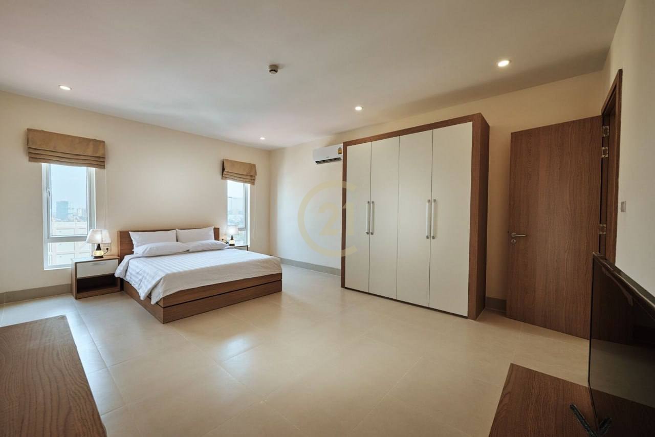 Modern 2 Bed Apartment for rent at Doun Penh
