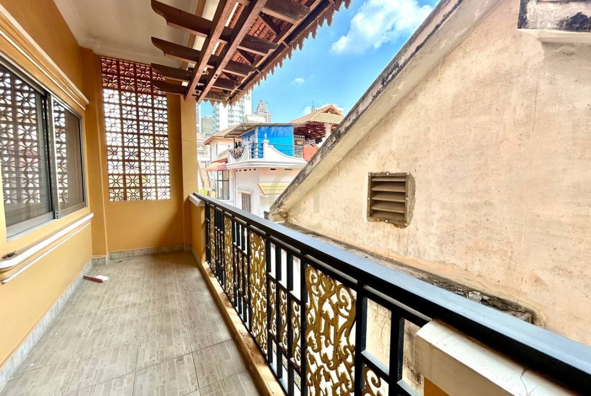 2 Bedroom Apartment for rent At BKK3