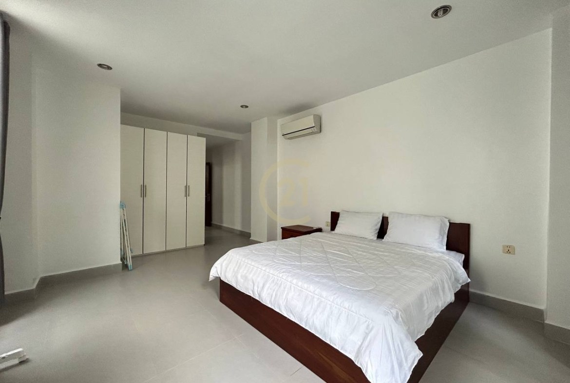 Brand New Three-Bed for rent At Toul tomPoung