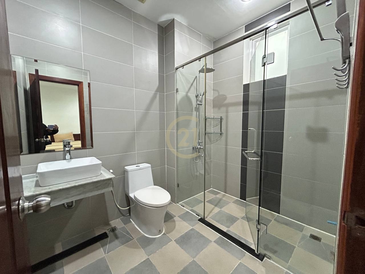 Modern 2 Bedroom for rent At Toul TomPoung