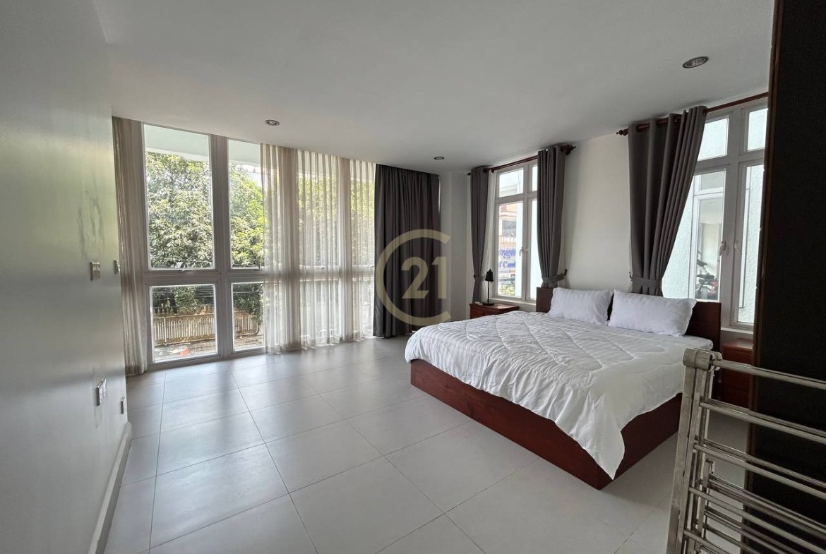 Brand New Three-Bed for rent At Toul tomPoung