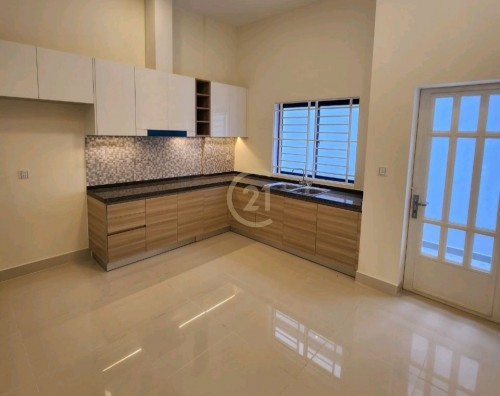 Mordern shop house for rent at Chbar Aompov