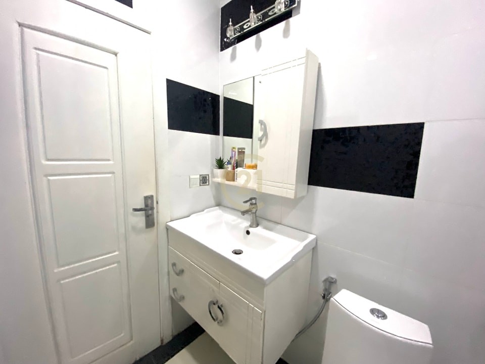 2 Bedroom For Rent At Toul Tom Pong