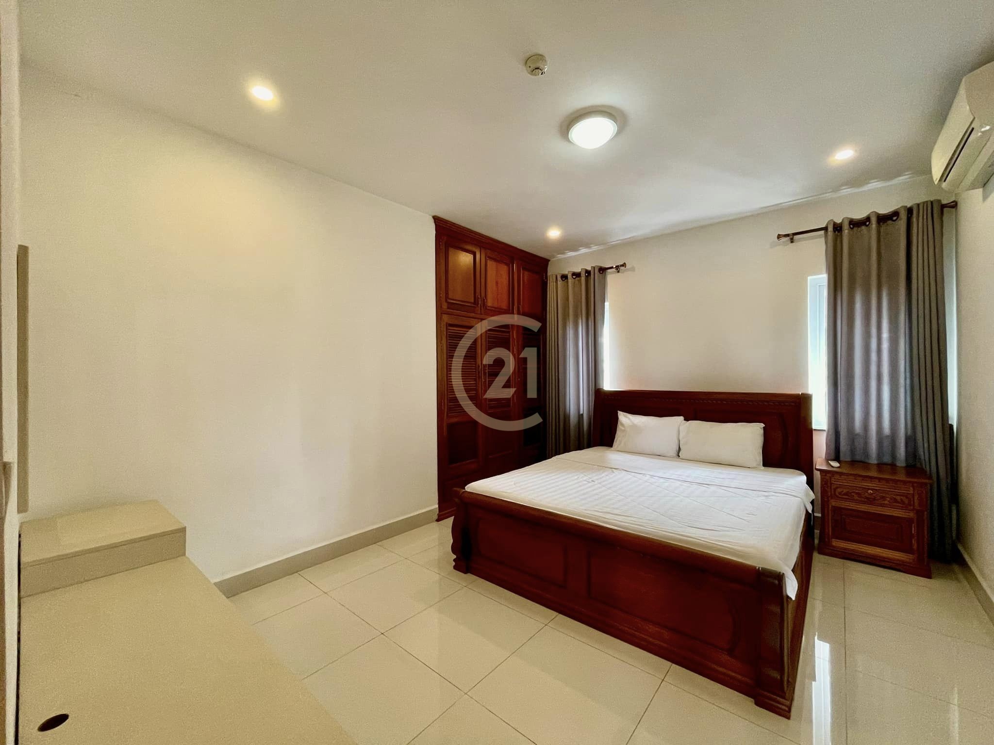 CLASSIC TWO BEDROOM FOR RENT