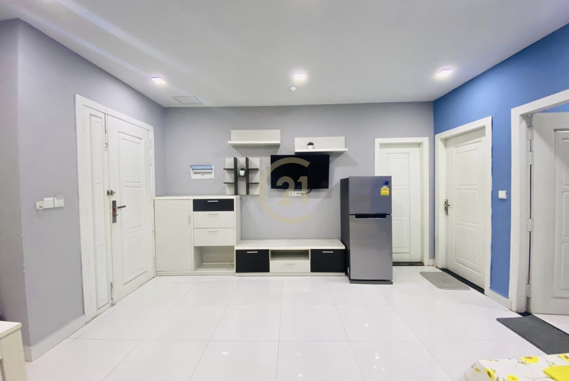 2 Bedroom For Rent At Toul Tom Pong