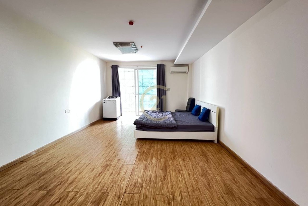 Studio Apartment for rent At 7 Makara
