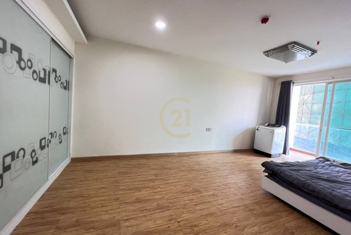Studio Apartment for rent At 7 Makara
