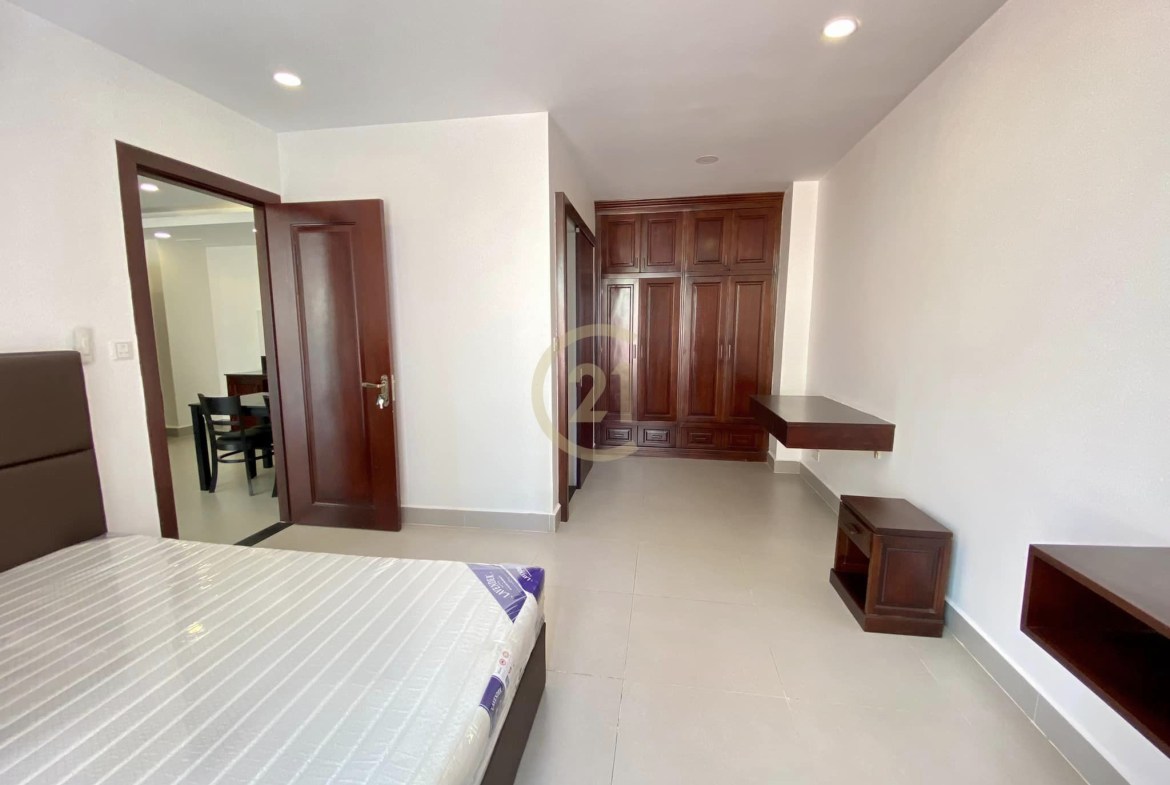 Specious 1 Bed for rent at Russian Market