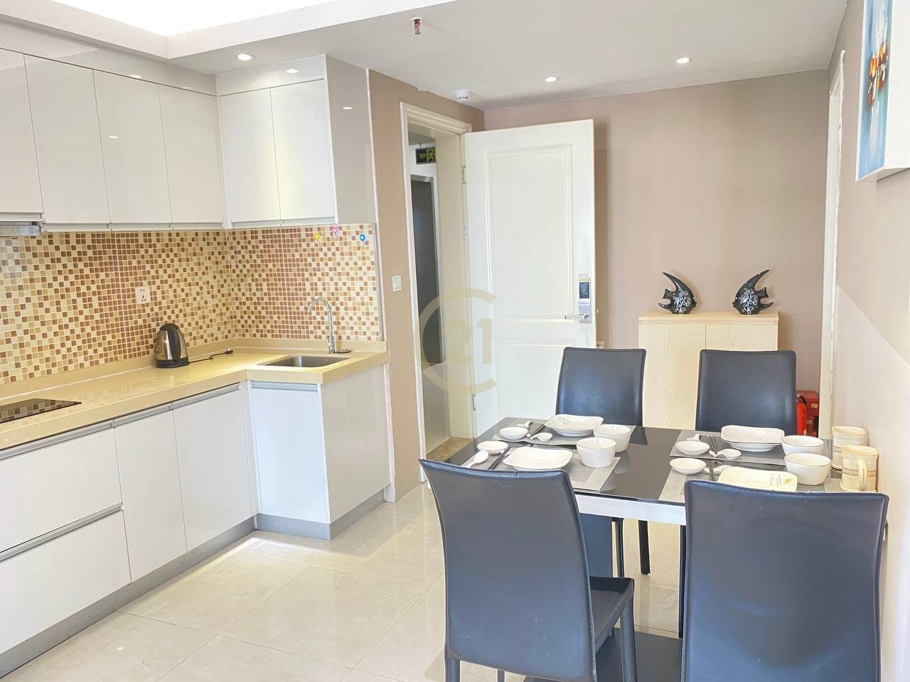 438162351_308340178969342_3124309326116117645_n Modern 3 Bed Apartment for rent at BKK1