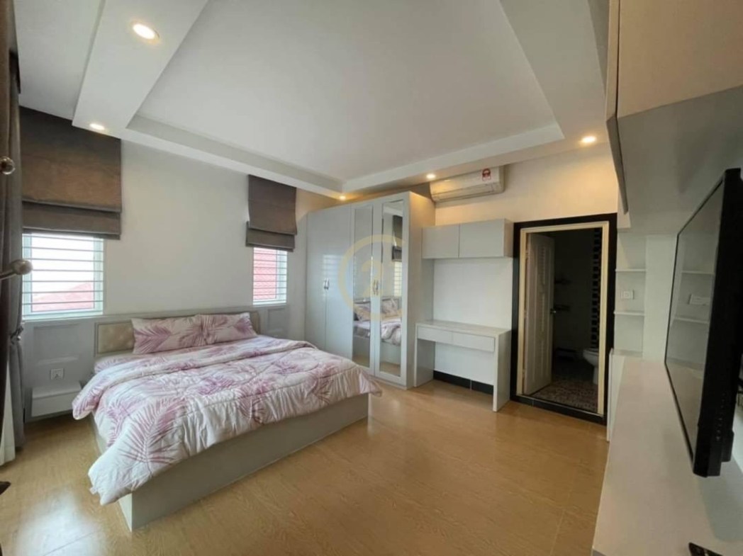 Two bedroom for rent at Russian market