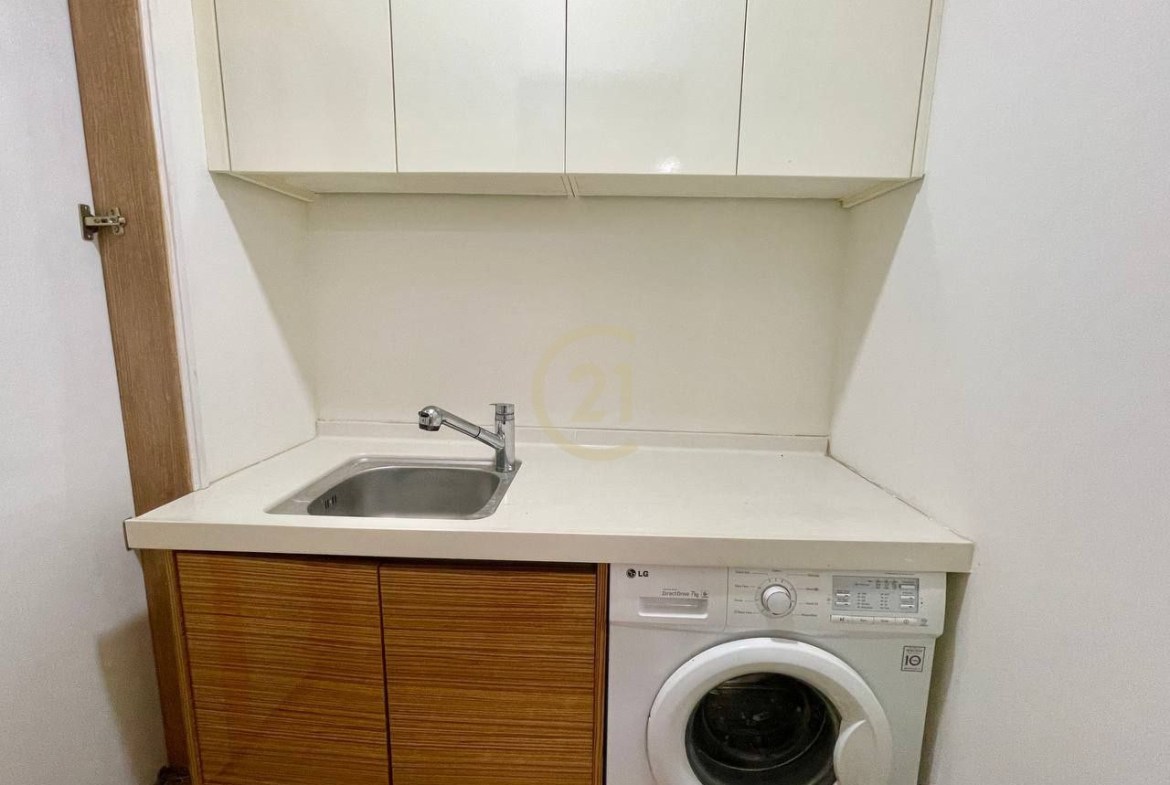 One bedroom for rent at Decastle Royal