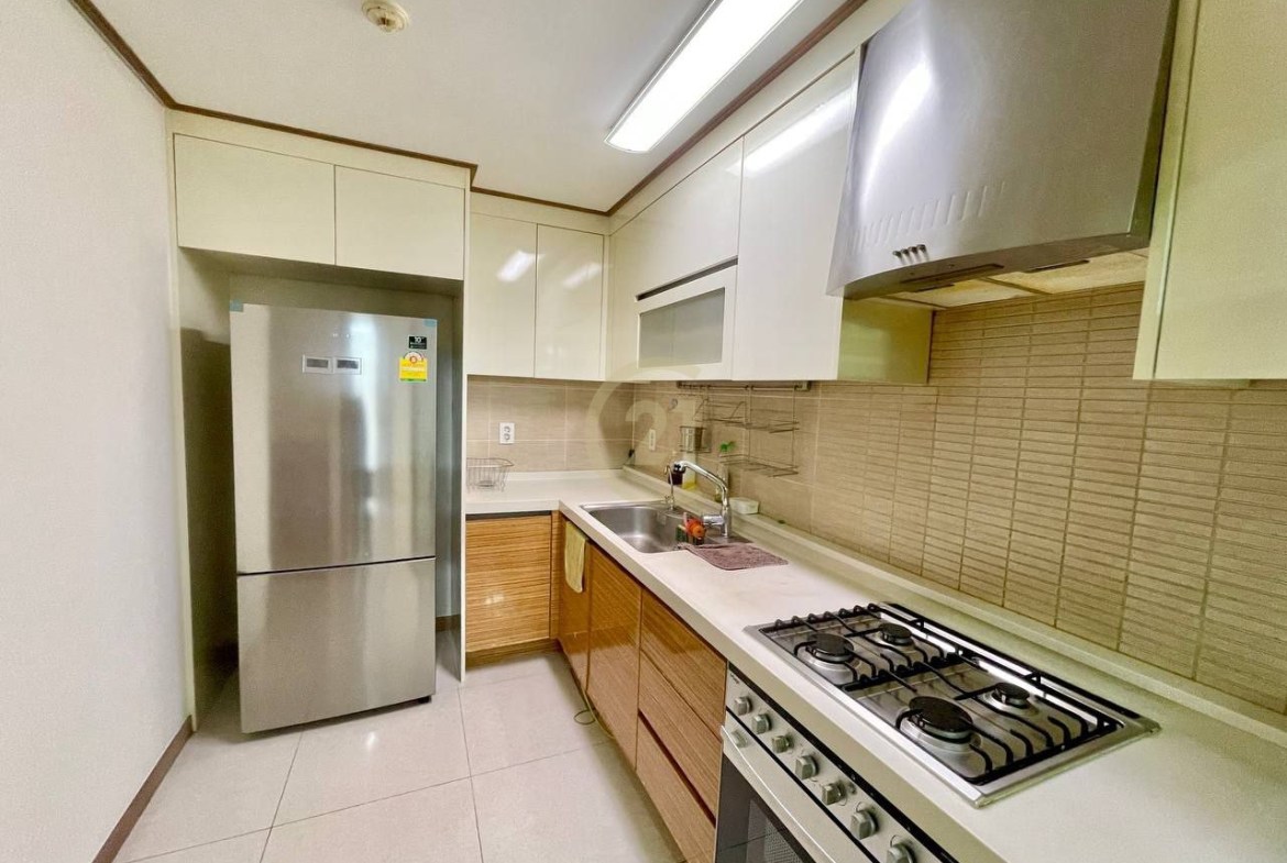 One bedroom for rent at Decastle Royal