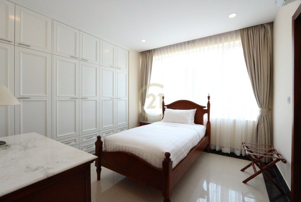 Three bedroom available in BKK1