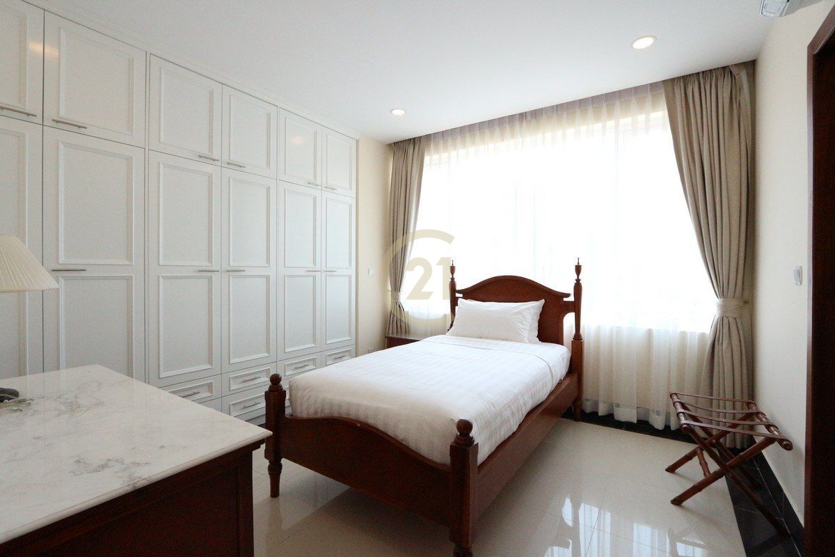 Three bedroom available in BKK1
