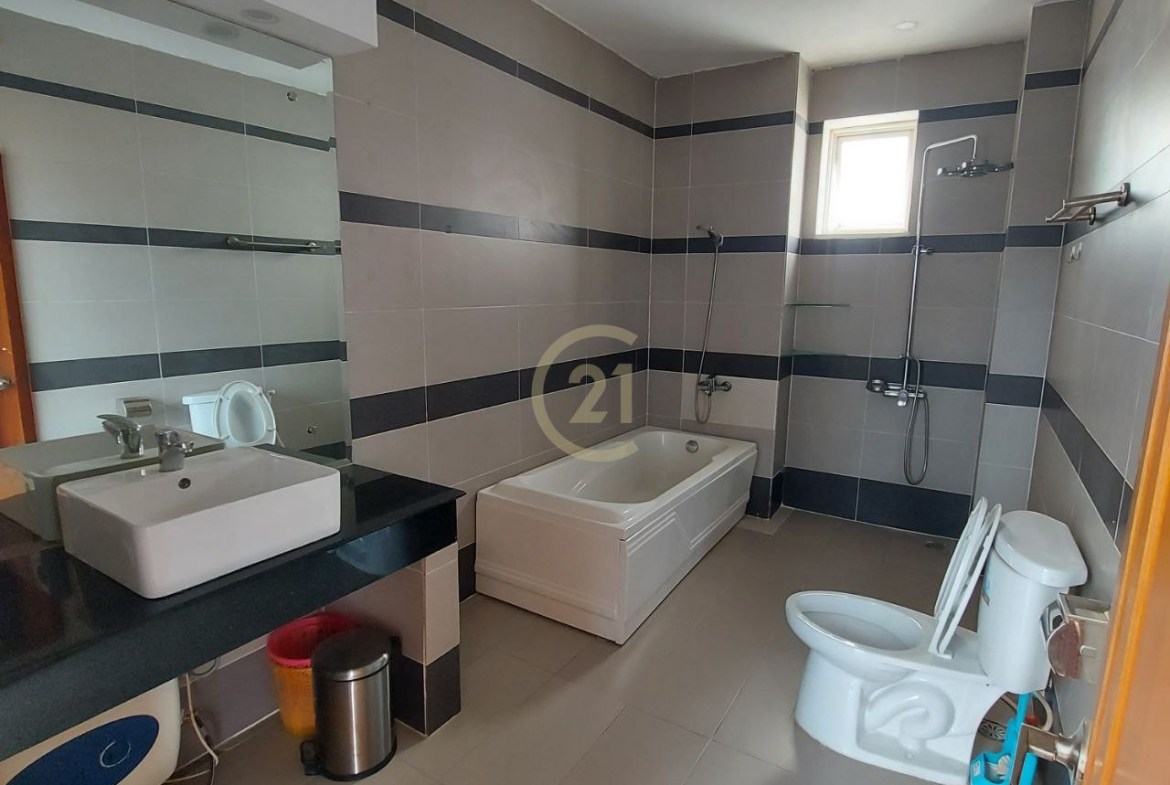 Bigger One bedroom for rent at Russian market
