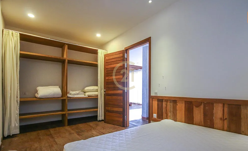 Nice Renovated 02BR for rent at BKK1