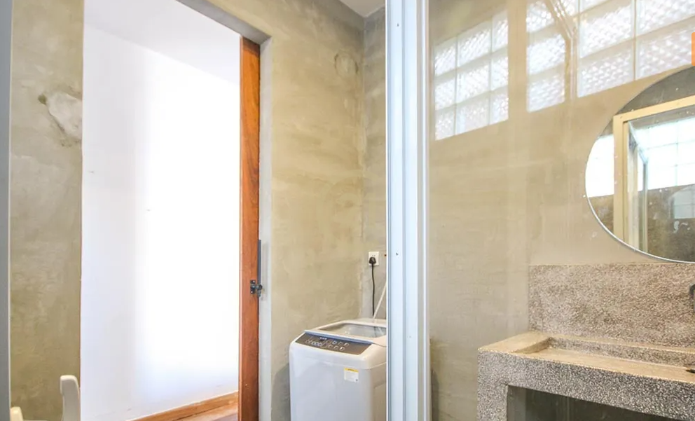 Nice Renovated 02BR for rent at BKK1