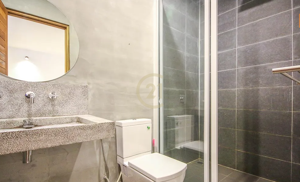 Nice Renovated 02BR for rent at BKK1