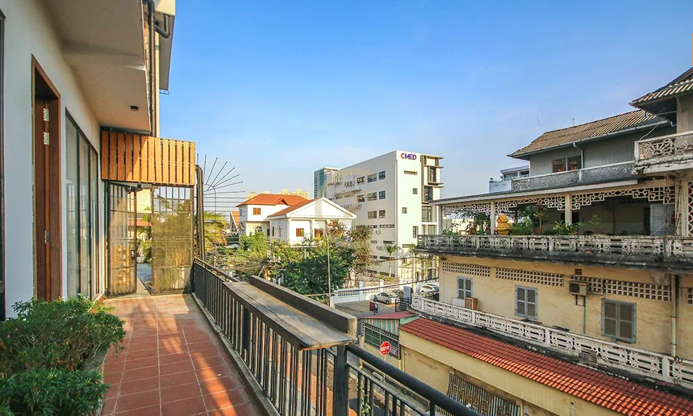 Nice Renovated 02BR for rent at BKK1