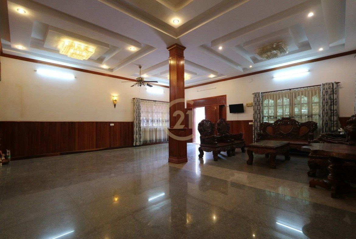Villa For rent at Tuol Tuompung
