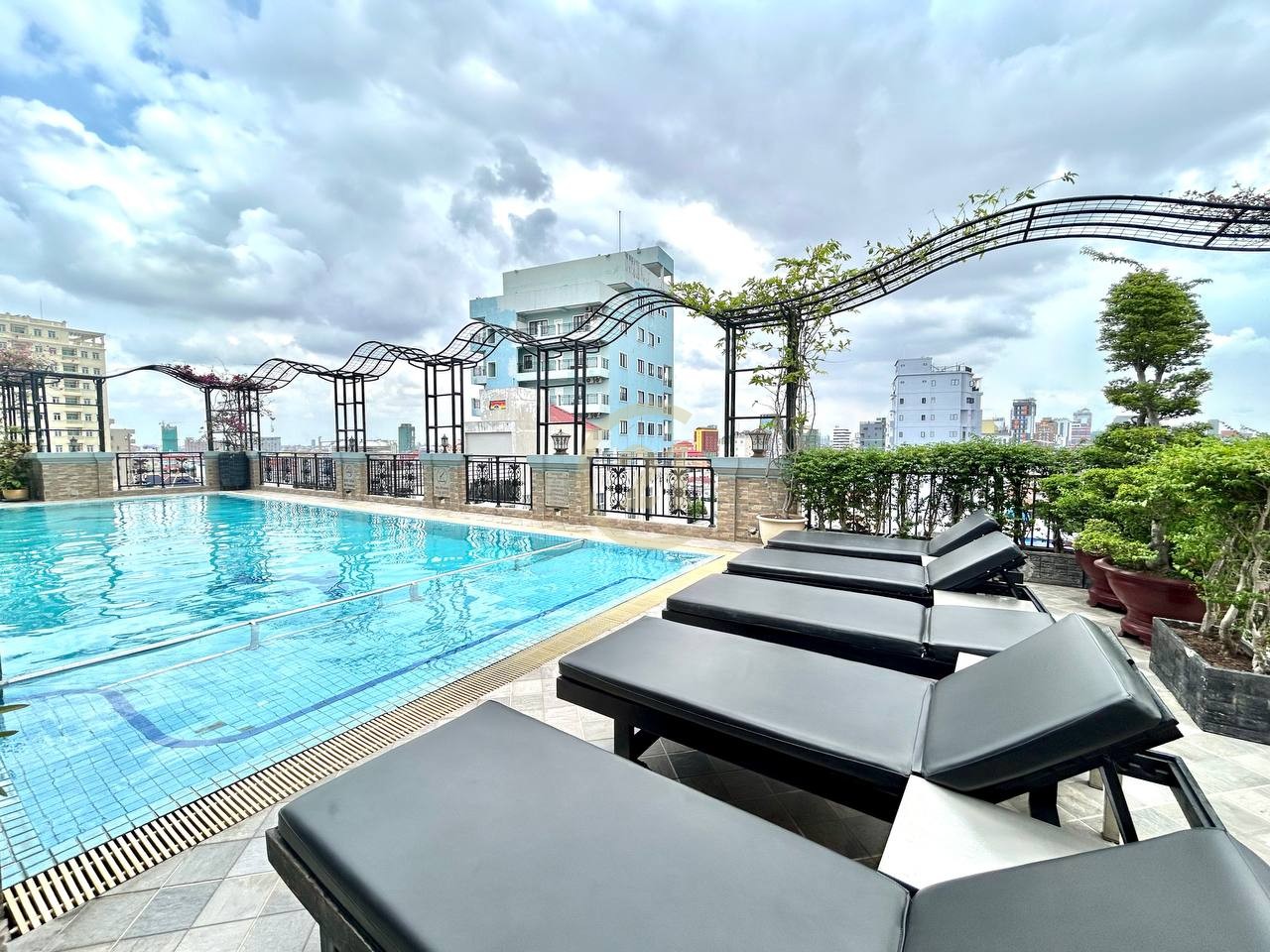 2 Bedroom For Rent At Psar Derm Thkov