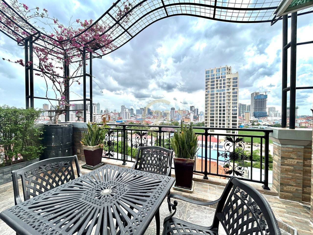 2 Bedroom For Rent At Psar Derm Thkov