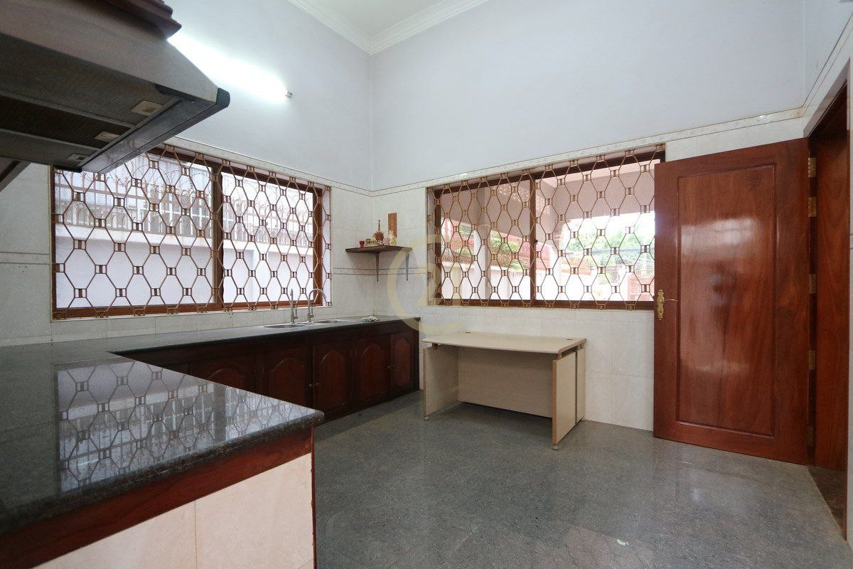 Villa For rent at Tuol Tuompung