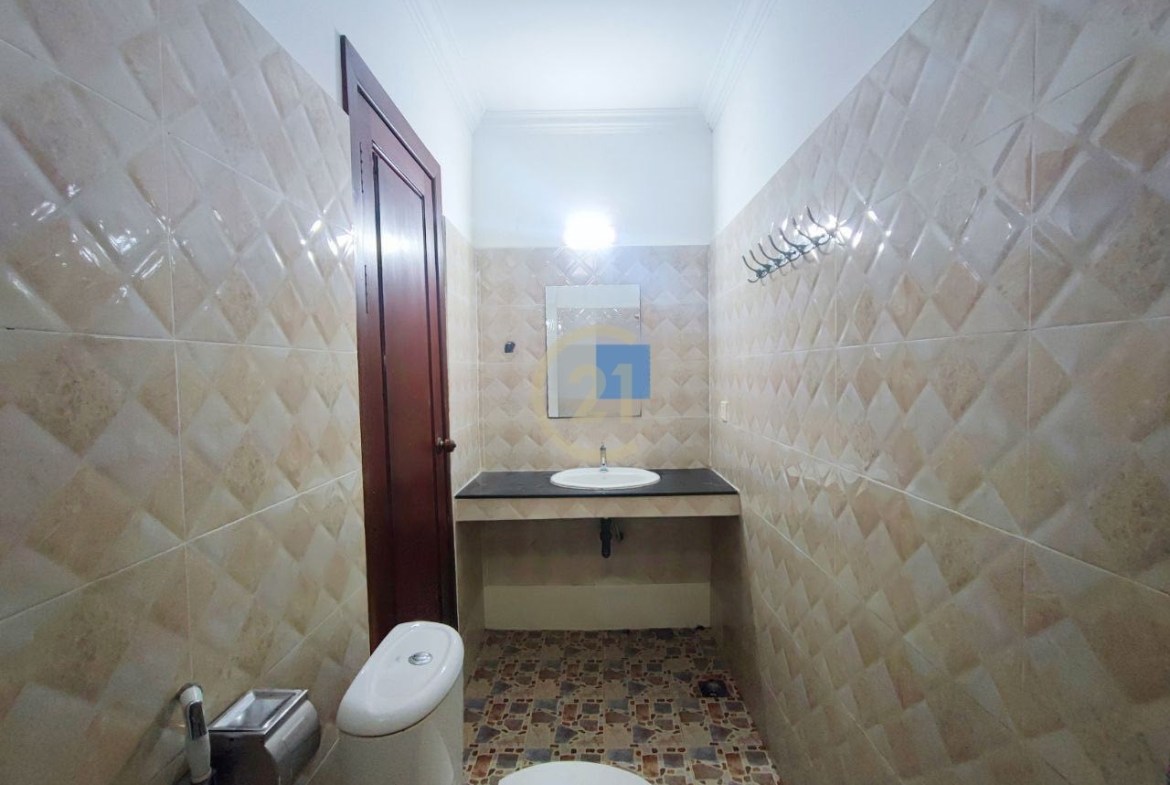 2 Bedroom For Rent At Toul Tompung