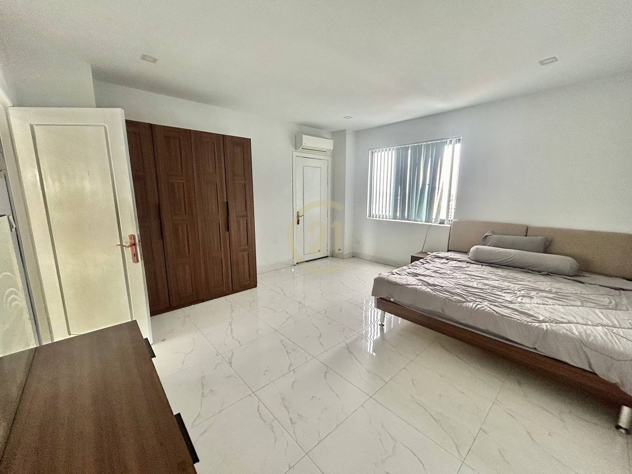 Pent House For Rent At Psar Derm Thkov
