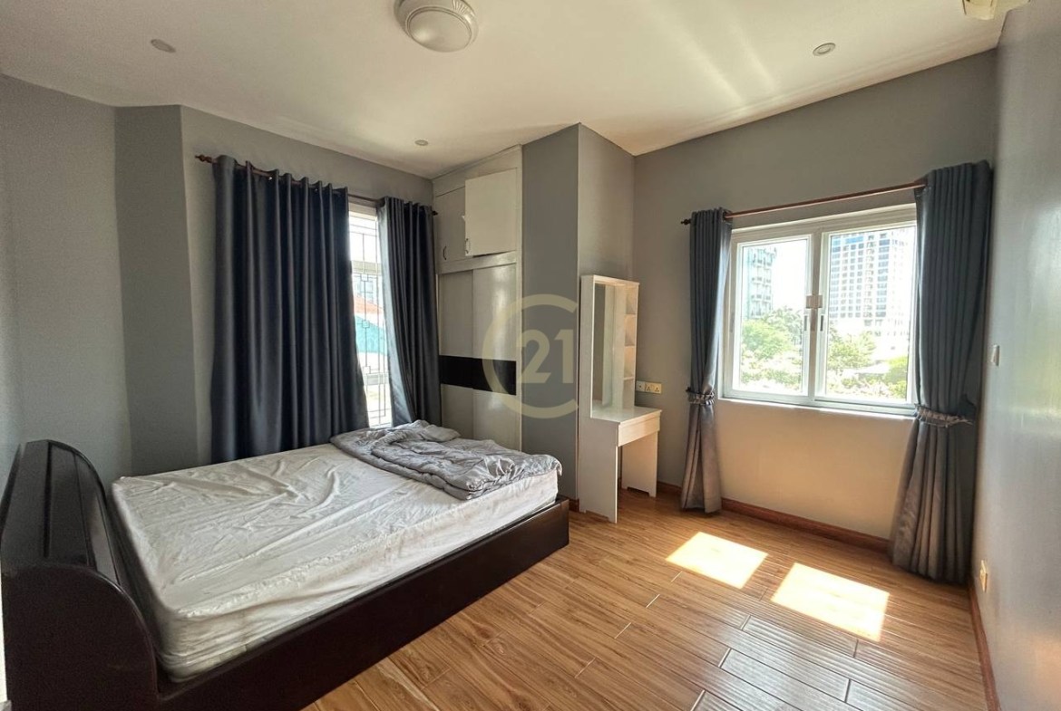2 Bedroom For Rent At Psar Derm Thkov