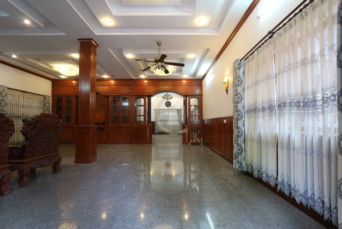 Villa For rent at Tuol Tuompung