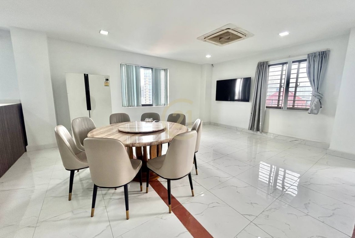 Pent House For Rent At Psar Derm Thkov